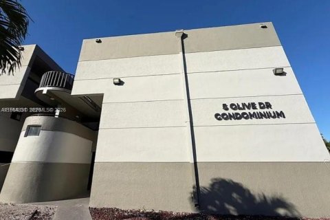 Apartamento en alquiler en Hialeah, Florida, 2 dormitorios, 80.45 m2 № 2027831 - foto 2