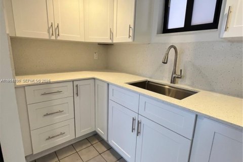 Apartamento en alquiler en Hialeah, Florida, 2 dormitorios, 80.45 m2 № 2027831 - foto 4