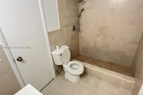 Apartamento en alquiler en Hialeah, Florida, 2 dormitorios, 80.45 m2 № 2027831 - foto 8