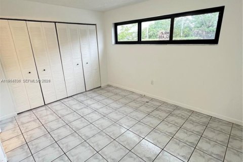 Apartamento en alquiler en Hialeah, Florida, 2 dormitorios, 80.45 m2 № 2027831 - foto 10