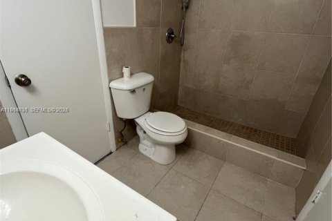 Apartamento en alquiler en Hialeah, Florida, 2 dormitorios, 80.45 m2 № 2027831 - foto 9