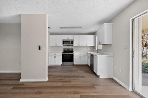 House in Melbourne, Florida 3 bedrooms, 105.54 sq.m. № 2210000 - photo 4