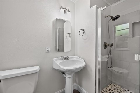 House in Melbourne, Florida 3 bedrooms, 105.54 sq.m. № 2210000 - photo 10