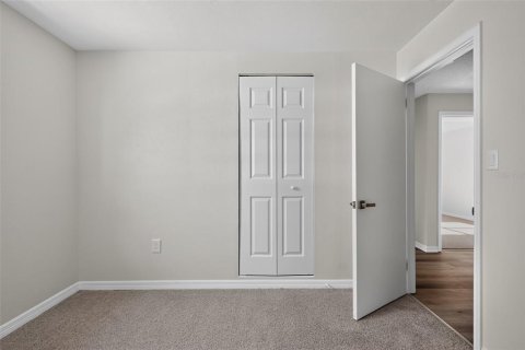 House in Melbourne, Florida 3 bedrooms, 105.54 sq.m. № 2210000 - photo 7