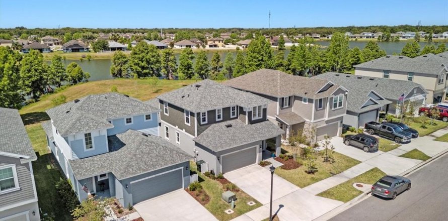 House in Lakeland, Florida 4 bedrooms, 232.26 sq.m. № 1662423