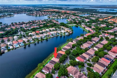 Touwnhouse à louer à Doral, Floride: 4 chambres, 195.56 m2 № 1991663 - photo 6