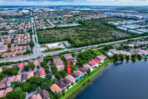 Touwnhouse à louer à Doral, Floride: 4 chambres, 195.56 m2 № 1991663 - photo 8