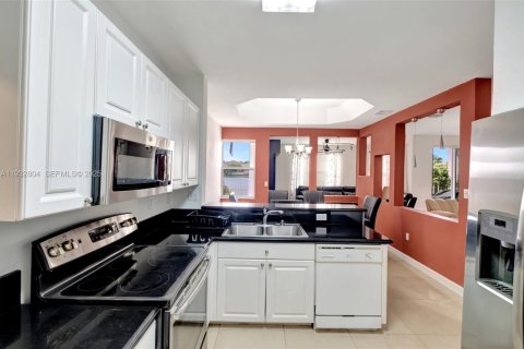 Touwnhouse à louer à Doral, Floride: 4 chambres, 195.56 m2 № 1991663 - photo 25