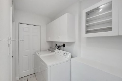 Touwnhouse à louer à Doral, Floride: 4 chambres, 195.56 m2 № 1991663 - photo 23