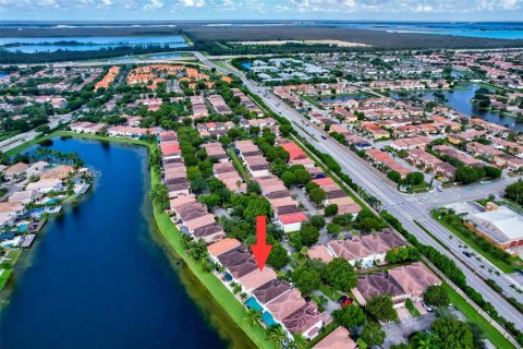 Touwnhouse à louer à Doral, Floride: 4 chambres, 195.56 m2 № 1991663 - photo 7