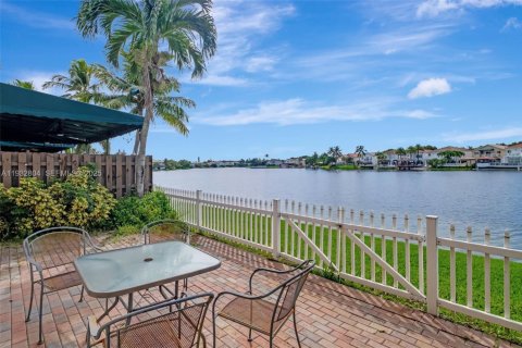 Touwnhouse à louer à Doral, Floride: 4 chambres, 195.56 m2 № 1991663 - photo 28