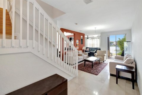 Touwnhouse à louer à Doral, Floride: 4 chambres, 195.56 m2 № 1991663 - photo 16