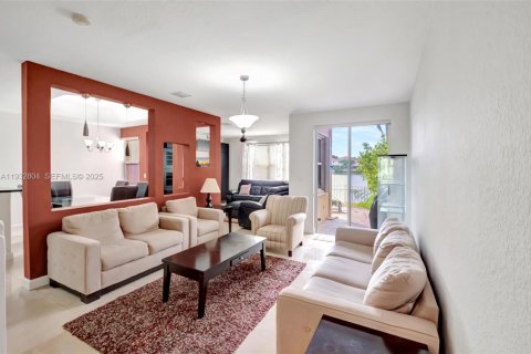 Touwnhouse à louer à Doral, Floride: 4 chambres, 195.56 m2 № 1991663 - photo 18