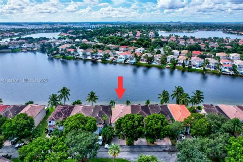 Touwnhouse à louer à Doral, Floride: 4 chambres, 195.56 m2 № 1991663 - photo 3