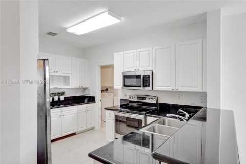 Touwnhouse à louer à Doral, Floride: 4 chambres, 195.56 m2 № 1991663 - photo 21