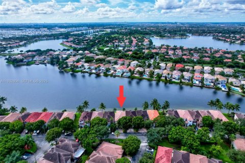 Touwnhouse à louer à Doral, Floride: 4 chambres, 195.56 m2 № 1991663 - photo 4