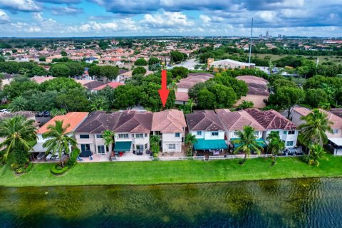 Touwnhouse à louer à Doral, Floride: 4 chambres, 195.56 m2 № 1991663 - photo 10