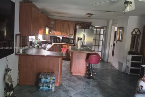 House in Miami, Florida 3 bedrooms, 103.86 sq.m. № 2062417 - photo 1