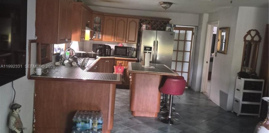 House in Miami, Florida 3 bedrooms, 103.86 sq.m. № 2062417