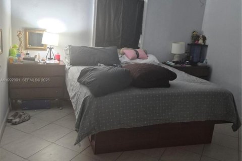 House in Miami, Florida 3 bedrooms, 103.86 sq.m. № 2062417 - photo 3