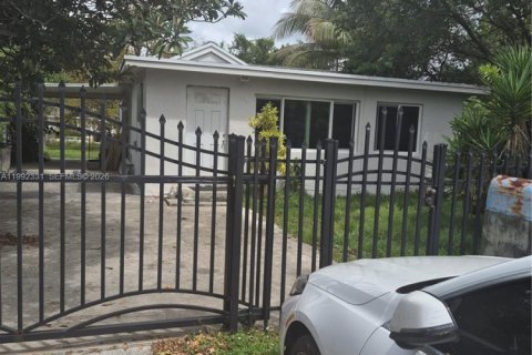 House in Miami, Florida 3 bedrooms, 103.86 sq.m. № 2062417 - photo 5