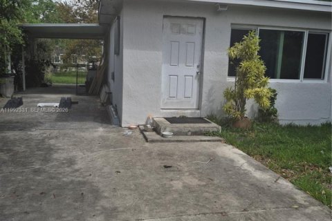 House in Miami, Florida 3 bedrooms, 103.86 sq.m. № 2062417 - photo 6