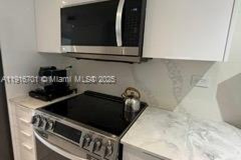 Copropriété à louer à Hollywood, Floride: 2 chambres, 118.54 m2 № 1972003 - photo 10