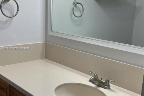 Condominio en venta en Lauderdale Lakes, Florida, 1 dormitorio, 78.97 m2 № 2153335 - foto 9