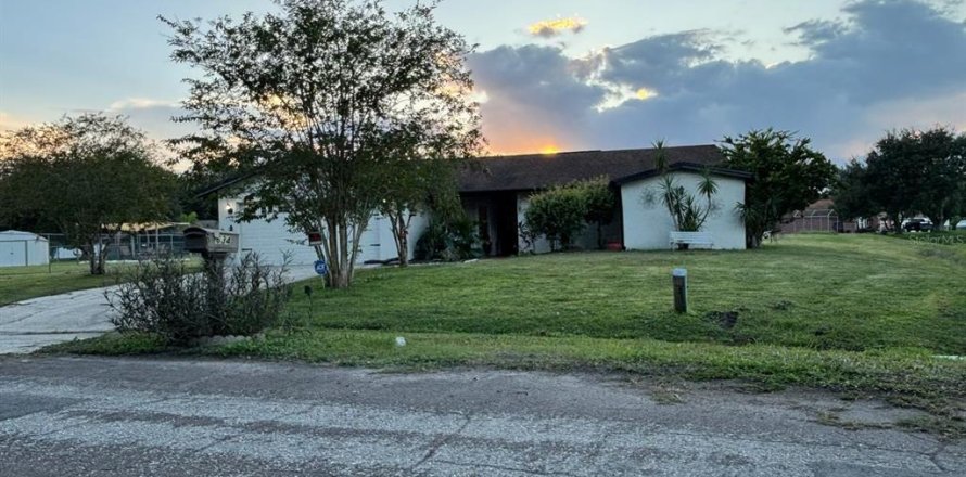 Casa en Kissimmee, Florida 3 dormitorios, 146.23 m2 № 1913611