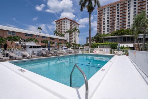 Снять в аренду кондоминиум в Форт-Лодердейл, Флорида 1 спальня, 46.45м2, № 2038434 - фото 7