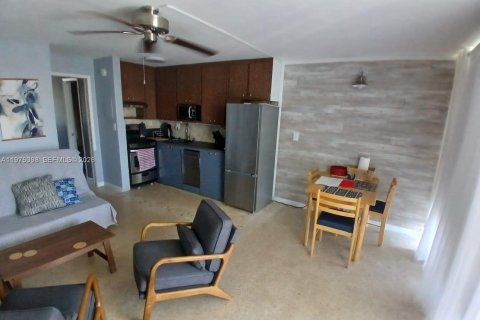 Снять в аренду кондоминиум в Форт-Лодердейл, Флорида 1 спальня, 46.45м2, № 2038434 - фото 2