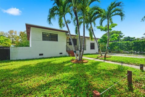 Villa ou maison à vendre à West Miami, Floride: 2 chambres, 123.19 m2 № 2253902 - photo 4
