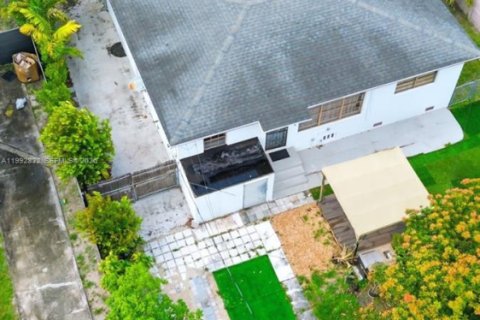 Villa ou maison à vendre à West Miami, Floride: 2 chambres, 123.19 m2 № 2253902 - photo 10