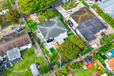 Villa ou maison à vendre à West Miami, Floride: 2 chambres, 123.19 m2 № 2253902 - photo 6