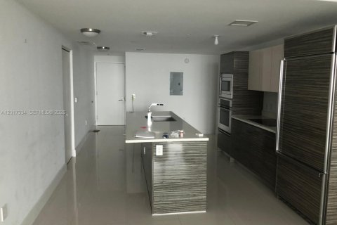 Condo in Miami, Florida, 1 bedroom № 2247552 - photo 11