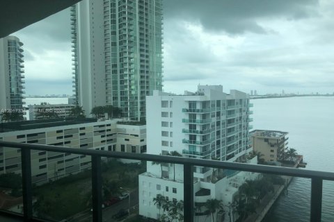 Condo in Miami, Florida, 1 bedroom № 2247552 - photo 12