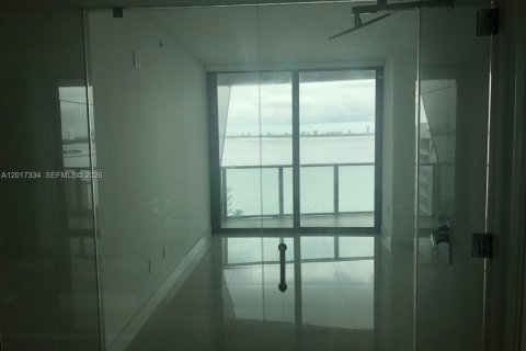 Condo in Miami, Florida, 1 bedroom № 2247552 - photo 7