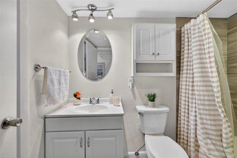 Condo in Sarasota, Florida, 1 bedroom  № 2221771 - photo 24