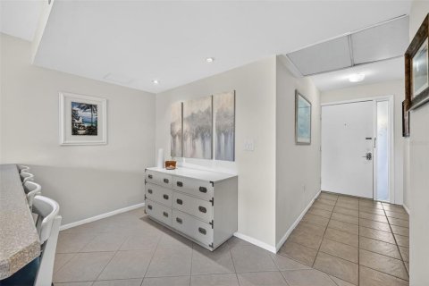 Condo in Sarasota, Florida, 1 bedroom  № 2221771 - photo 9