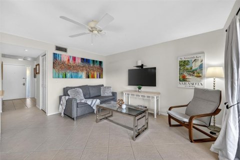 Condo in Sarasota, Florida, 1 bedroom  № 2221771 - photo 5
