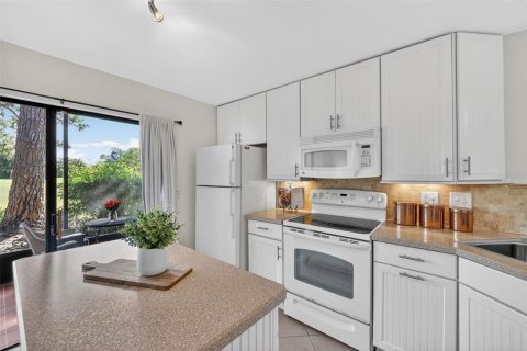 Condo in Sarasota, Florida, 1 bedroom  № 2221771 - photo 14