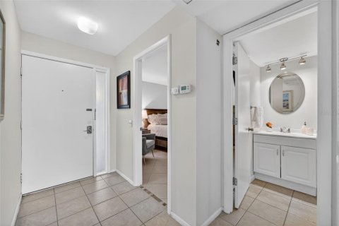 Condo in Sarasota, Florida, 1 bedroom  № 2221771 - photo 3