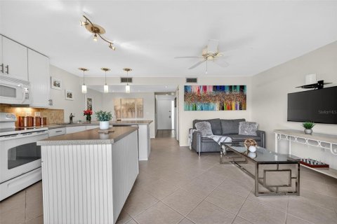 Condo in Sarasota, Florida, 1 bedroom  № 2221771 - photo 6