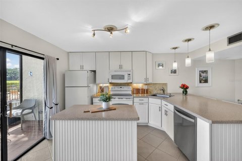 Condo in Sarasota, Florida, 1 bedroom  № 2221771 - photo 11
