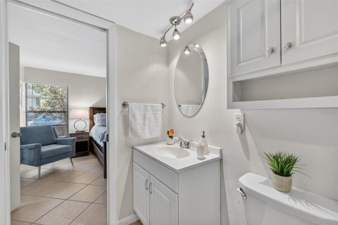 Condo in Sarasota, Florida, 1 bedroom  № 2221771 - photo 23