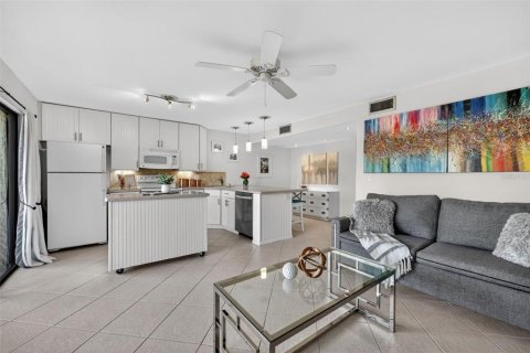 Condo in Sarasota, Florida, 1 bedroom  № 2221771 - photo 7