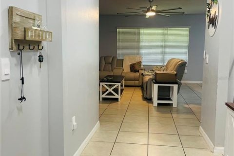 Villa ou maison à louer à Punta Gorda, Floride: 4 chambres, 194.17 m2 № 1869097 - photo 3