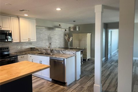 Condominio en venta en Port Richey, Florida, 2 dormitorios, 129.97 m2 № 2208776 - foto 4