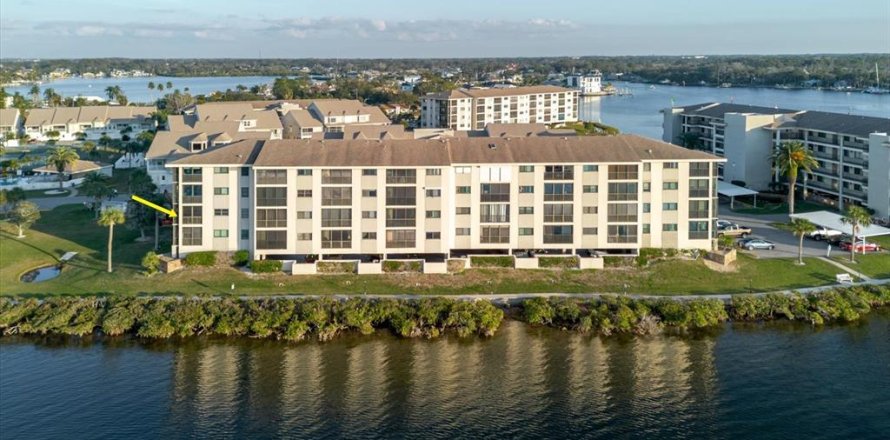 Condominio en Port Richey, Florida, 2 dormitorios № 2208776