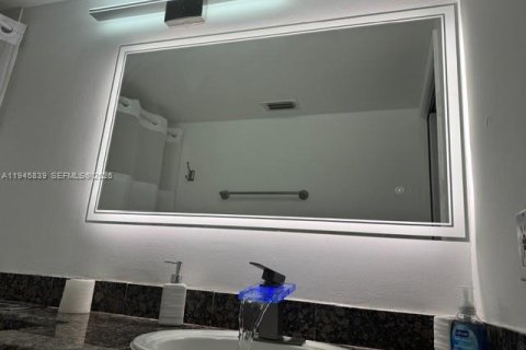 Купить кондоминиум в Авентура, Флорида 2 спальни, 109.62м2, № 2002417 - фото 13